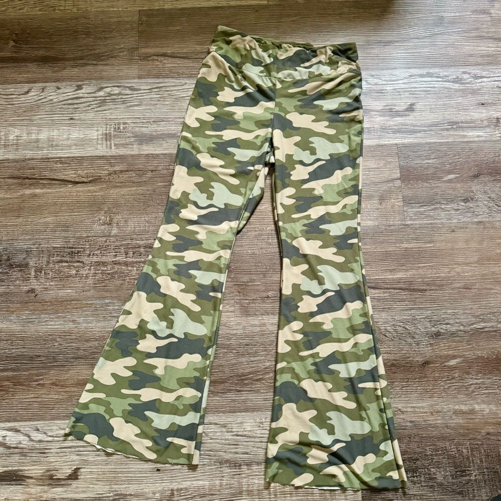 No Boundaries Green Camouflage High Waist Flared Pants Size Medium